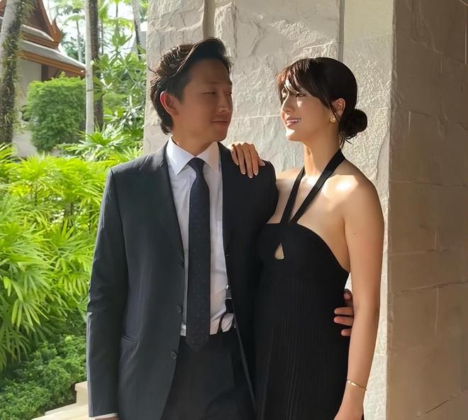 吴千语施伯雄首次以夫妻档参加婚礼，吴千语晒幸福甜蜜照