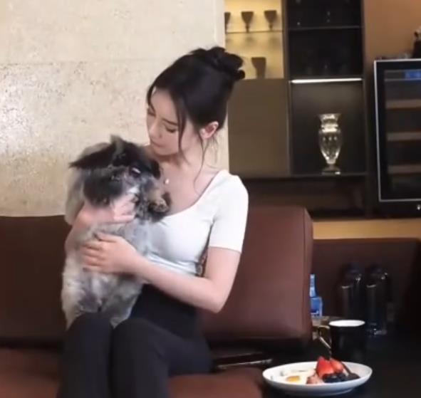 马筱梅晒最新美食照，和汪小菲心情不受影响，婚礼将照常举行