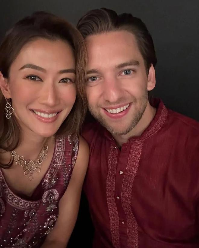 谢婷婷怀孕后首晒全家福，婴儿车和衣服已备好，提前迎接宝宝降临