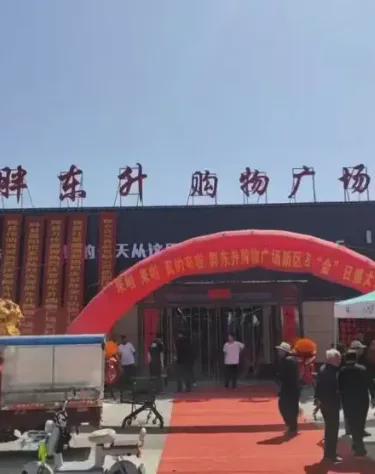 李佳琦妈妈带货;女子上门做饭月薪2万;有网友喝霸王茶姬后住院