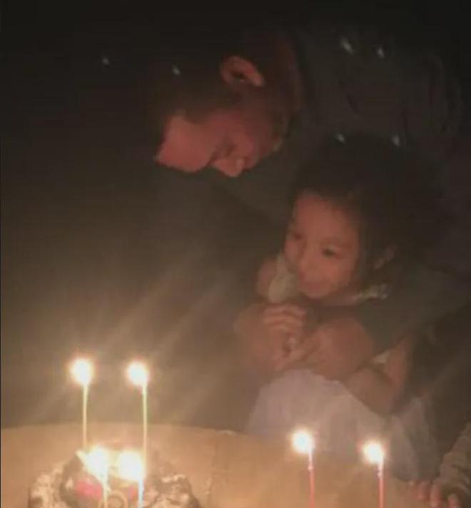 赵薇女儿近照神似网红，不像妈妈像爸爸，父母离婚只字未提抚养权