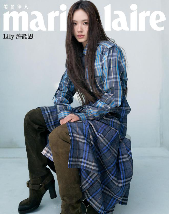 小S二女儿接管大S资源：和大S登同款杂志封面，模仿动作摆造型