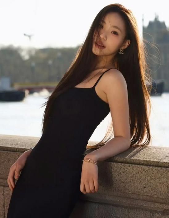 小S二女儿回应是否进演艺圈，不把话说死，但大片和广告没少拍