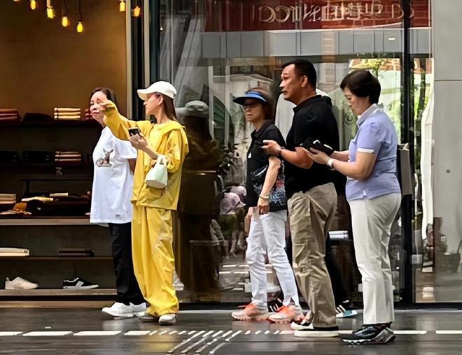 没离婚！窦骁卡点为何超莲庆生，夫妻共同经营高端餐饮拼事业
