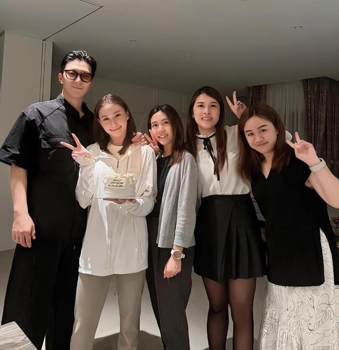 没离婚！窦骁卡点为何超莲庆生，夫妻共同经营高端餐饮拼事业