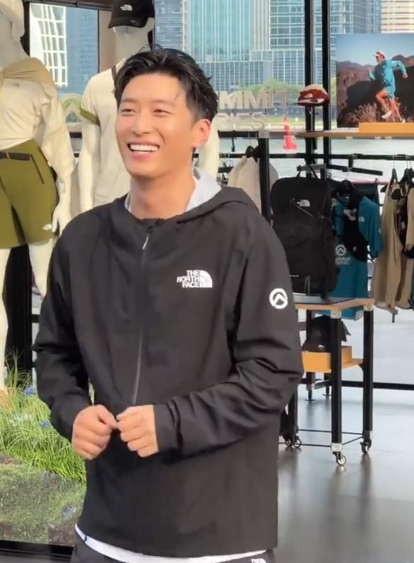 没离婚！窦骁卡点为何超莲庆生，夫妻共同经营高端餐饮拼事业