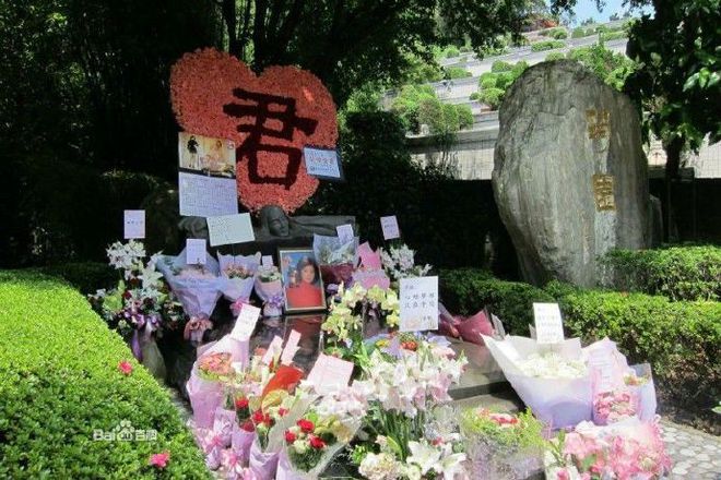 邓丽君逝世30周年，92岁经纪人到墓地上香，三哥邓长富上台致辞