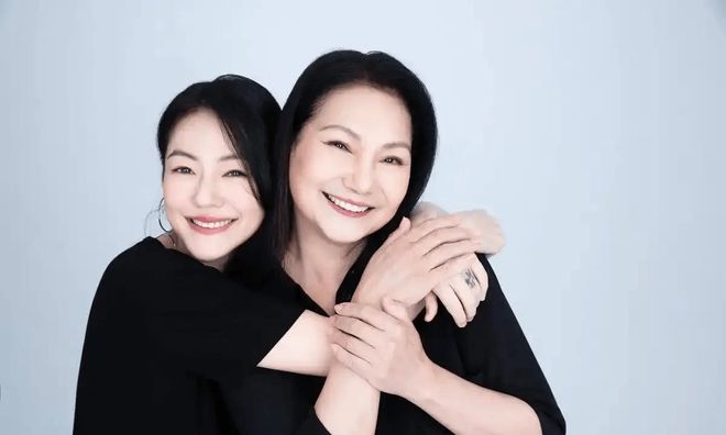 大S百日祭风波：汪小菲停贷豪宅，小S发文悼念，S妈拒过母亲节