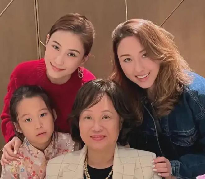 何超莲评论区沦陷！网友吐槽赌王三房排外，过生日都不带女婿儿媳