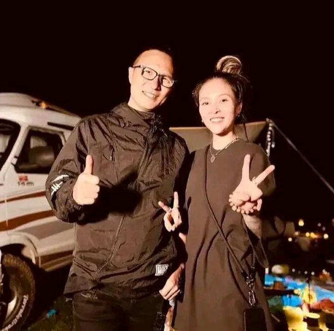 歌手毕夏好苦，老公去世后她车祸开颅两次，恩师汪峰仗义承诺养娃
