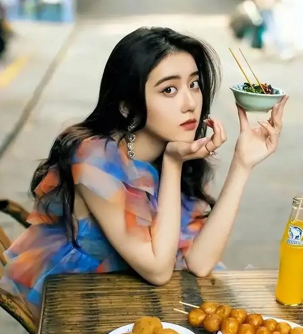 李凯馨录音门炸锅！本人否认，官媒批：吃中国饭绝不能砸中国锅