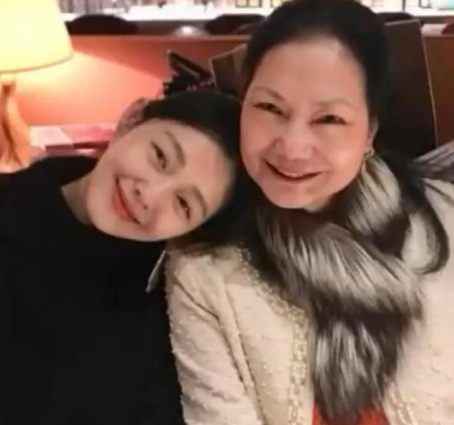 你听过AI版大S的祝福吗？S妈母亲节晒AI语音，粉丝听后眼眶红了