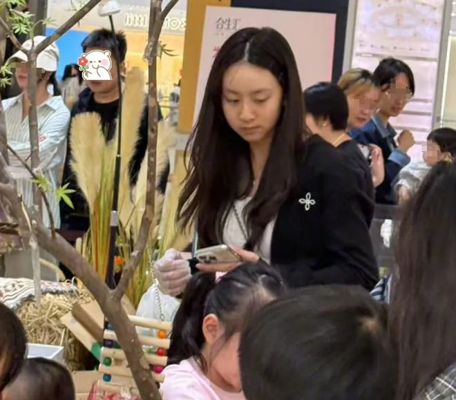 17岁森碟近照引热议，网友直指牙床明显长歪，田亮夫妇又挨批