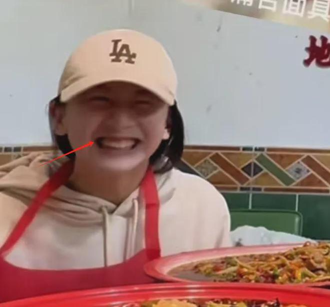 17岁森碟近照引热议，网友直指牙床明显长歪，田亮夫妇又挨批