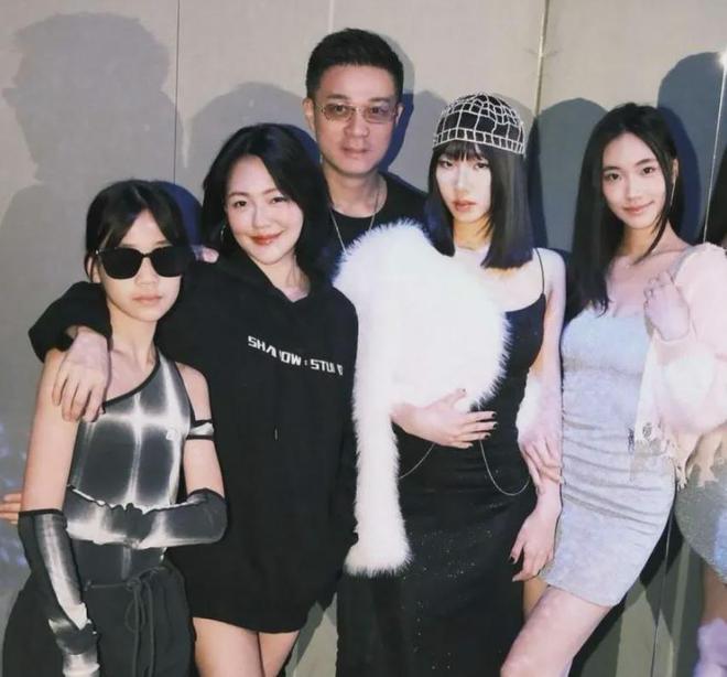 复盘S家最近闹剧，把大S子女排除在外，百日悼念都不带他们过