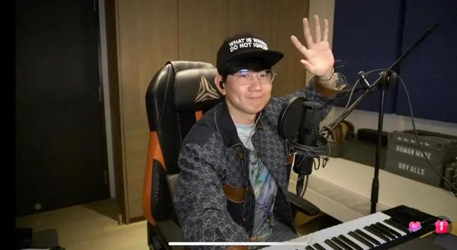 瘦如孙燕姿也难逃中年发福！这些明星突然治好了我的身材焦虑……