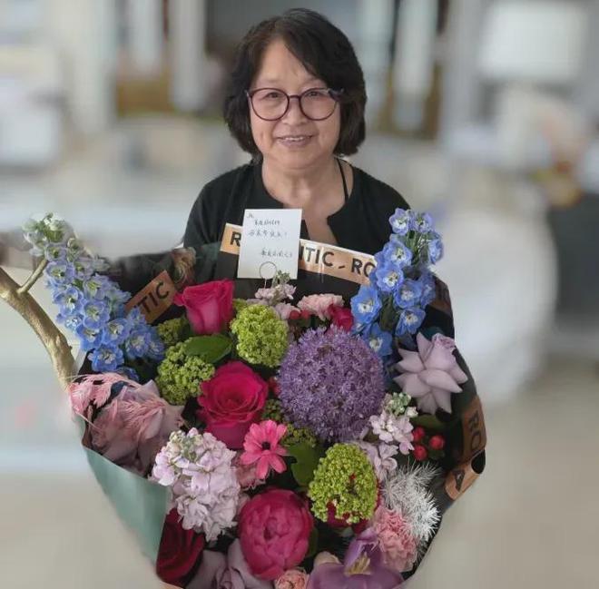 85花遇上母亲节！赵丽颖唐嫣收到外界祝福，杨幂被前公公送上热搜