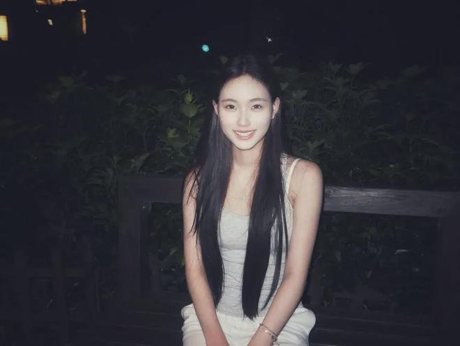小S二女儿悼念大S翻车！晒自己性感美照，不断模仿大S被吐槽