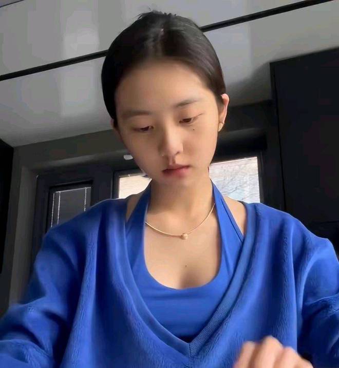 黄多多一出道就和汤唯王一博合作，细看简历，不得不服黄磊的眼光
