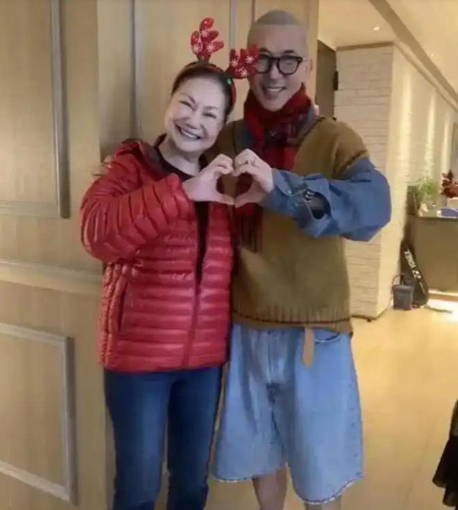 S妈晒母亲节聚餐照：具俊晔已经瘦脱相，大姐徐熙娴也憔悴不堪