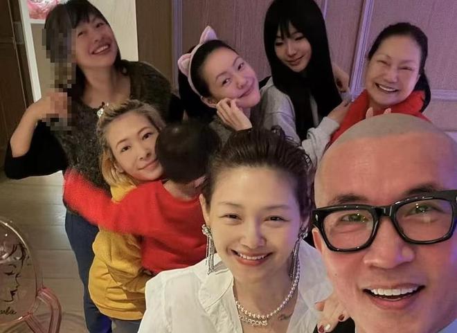 S妈晒母亲节聚餐照：具俊晔已经瘦脱相，大姐徐熙娴也憔悴不堪