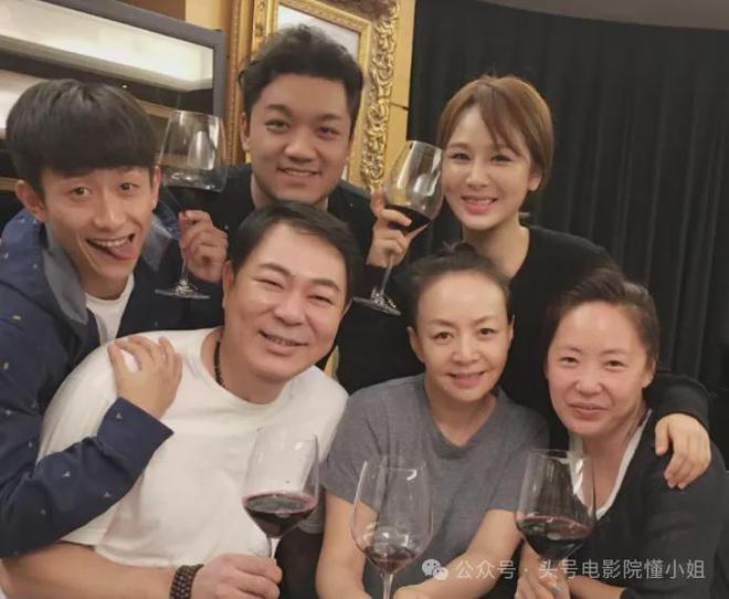 新剧AI换脸，高亚麟被封杀！国民老爸曝出轨丑闻，满脸黑点引猜测