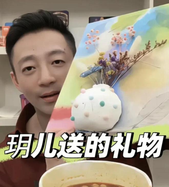 张兰牵着孙子逛公园，感叹新的生活开始，汪小菲婚礼将至状态极佳