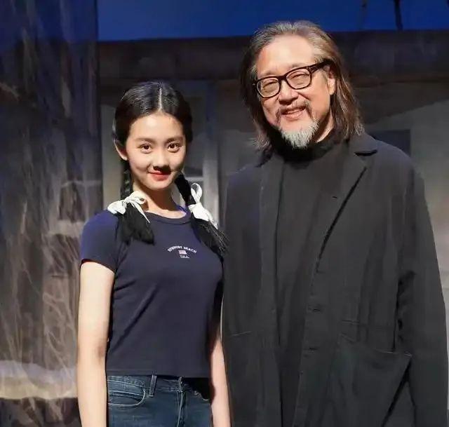 顶配资源加持却遭质疑！黄多多进圈，是星二代特权还是实力使然？
