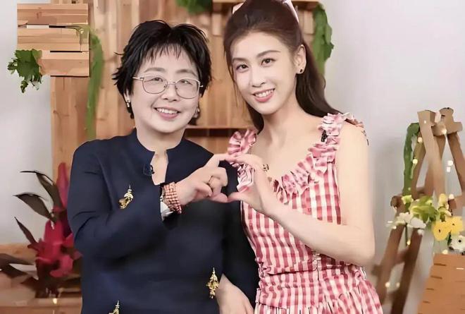 赵丽颖新男友曝光？黄晓明走后门考博士？黄圣依妈妈害女儿？黄多多入圈被吐槽？女爱豆作妖被换下？