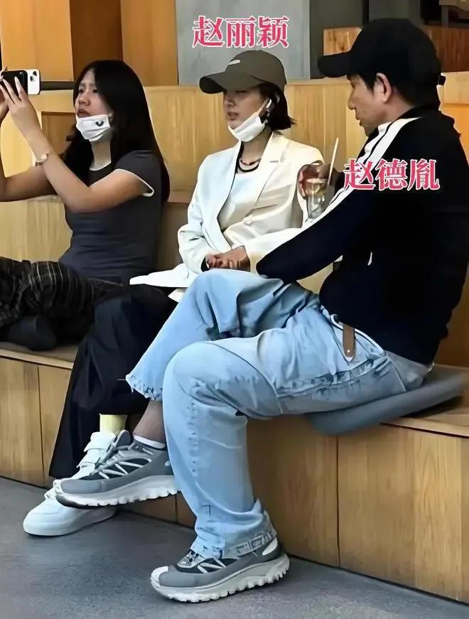 图文赵丽颖赵德胤恋情曝光！男方替女方带孩子，感情浓烈被曝二搭