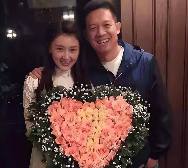 40岁甘薇官宣离婚，否认贾跃亭给她40亿，结婚一分彩礼也没要