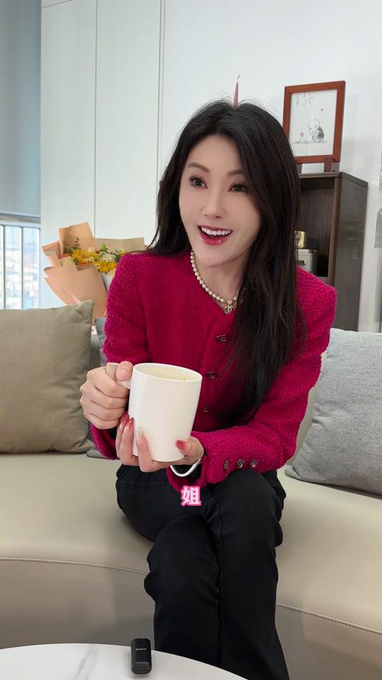 40岁甘薇官宣离婚，否认贾跃亭给她40亿，结婚一分彩礼也没要