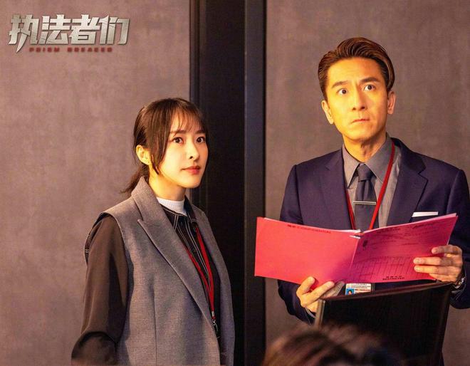 《执法者们》：炸裂开局为何高开低走？三大硬伤戳破港剧滤镜