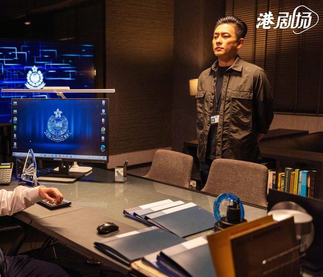 《执法者们》：炸裂开局为何高开低走？三大硬伤戳破港剧滤镜