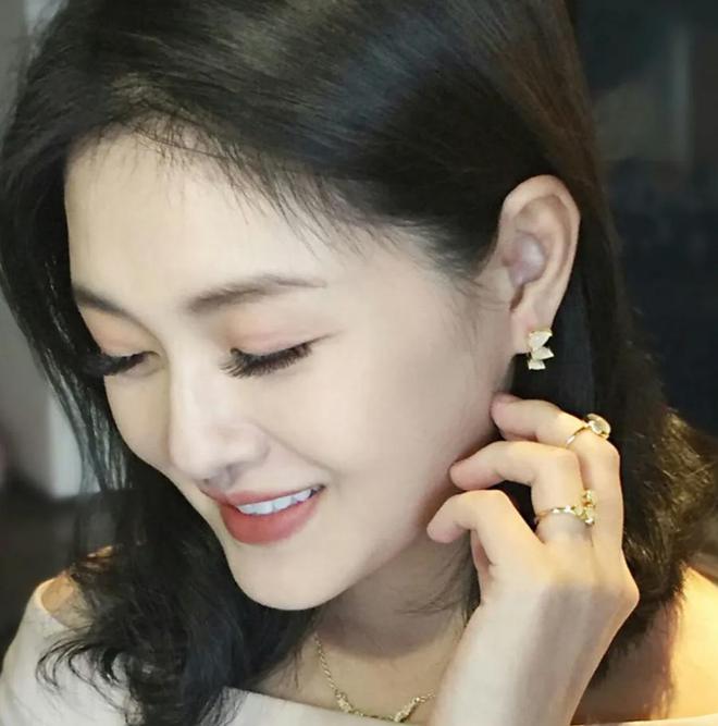 大S遗产丢失终于发酵了！小S评论区沦陷，网友喊话还给大S子女