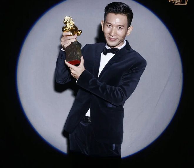 导演赵德胤被扒！主动为吸毒演员开脱，与赵丽颖绯闻传一年不澄清