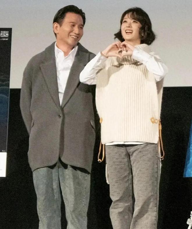 赵丽颖恋爱风波升级！赵德胤情史被扒，跟四搭女演员暧昧多年