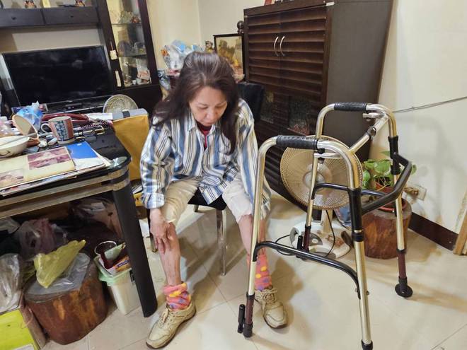 72岁歌后腰椎手术导致左脚瘫痪！晚年生活几乎无法自理
