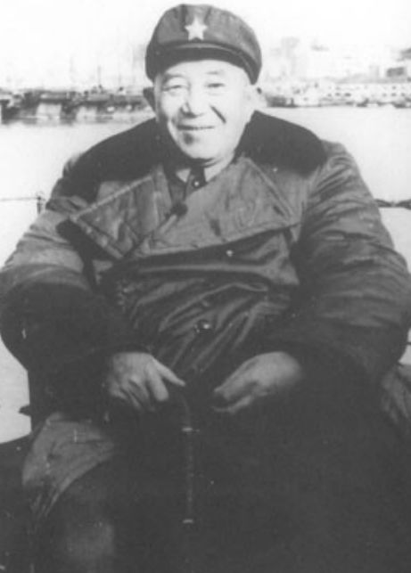 1965年，刘亚楼用手按住肝部后，叮嘱妻子翟云英：你让阎肃来找我