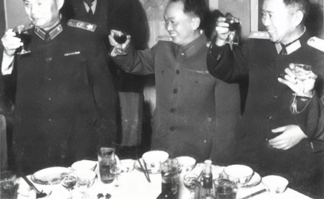 1965年，刘亚楼用手按住肝部后，叮嘱妻子翟云英：你让阎肃来找我