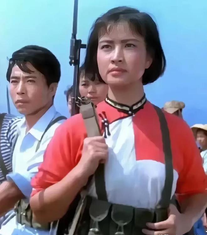 23年后刘晓庆疑再涉偷税风波：是老毛病犯了，还是冤枉受屈？