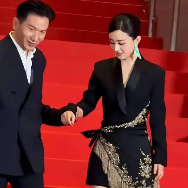赵丽颖男友三代涉毒，前夫冯绍峰评论区沦陷，网友呼吁接孩子回家
