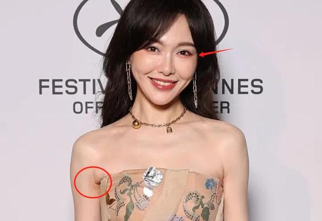42岁唐嫣戛纳生图来了！苹果肌下垂眼神涣散，新剧扑街影响状态