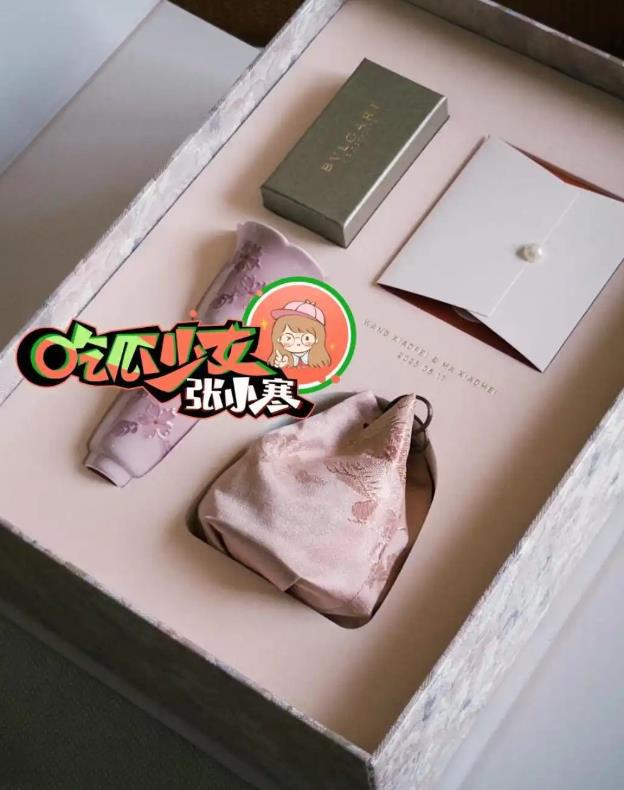 汪小菲马筱梅新婚伴手礼：包装精美价值不菲，中式古瓷器很漂亮