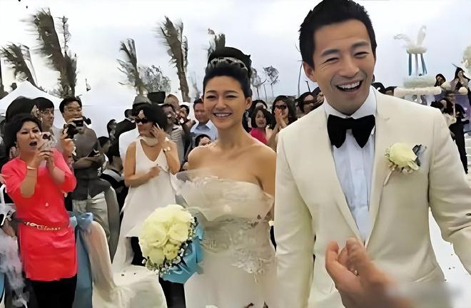 汪小菲马筱梅婚礼前招待宾客：窗户上贴大喜字，餐桌撒满玫瑰花