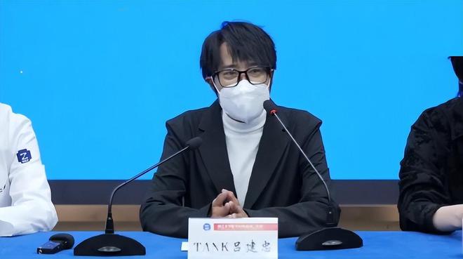 TANK吕建忠心肝移植后再发文：模样又瘦又憔悴，身体状态令人担心