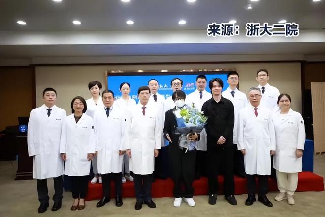TANK吕建忠心肝移植后再发文：模样又瘦又憔悴，身体状态令人担心