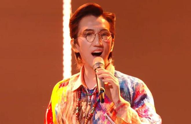 《歌手2025》首播遭遇差评！全员被吐槽难听，单依纯第一BENI淘汰
