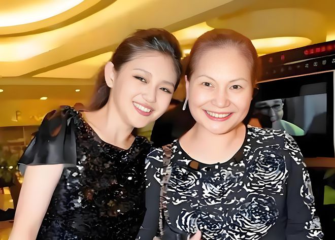 S妈评论区大翻车！台湾省网友痛批S家消费逝者，呼吁放过大S子女