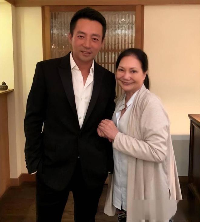 S妈评论区大翻车！台湾省网友痛批S家消费逝者，呼吁放过大S子女